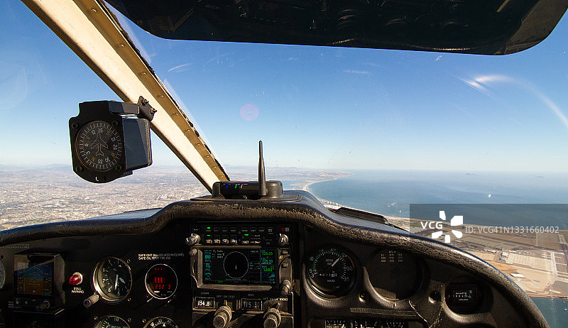 从私人飞机乘客舱内看驾驶舱视野图片素材