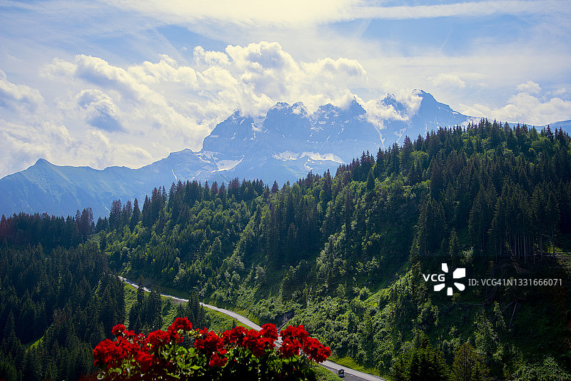 瑞士瓦莱州米迪山景色图片素材