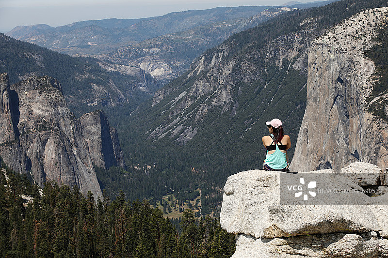 从哨兵穹丘看到的优胜美地山谷图片素材