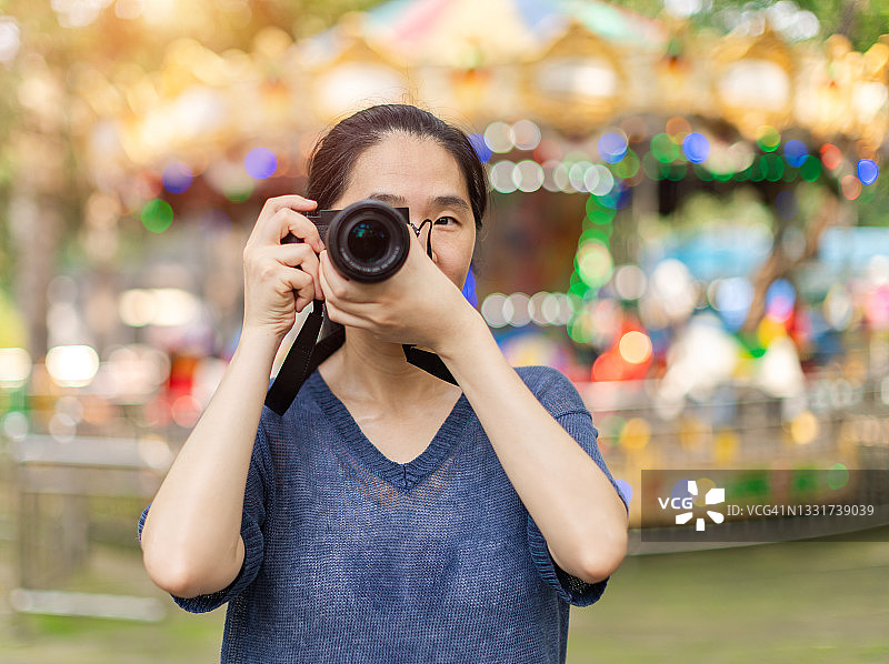 女摄影师摄影图片素材