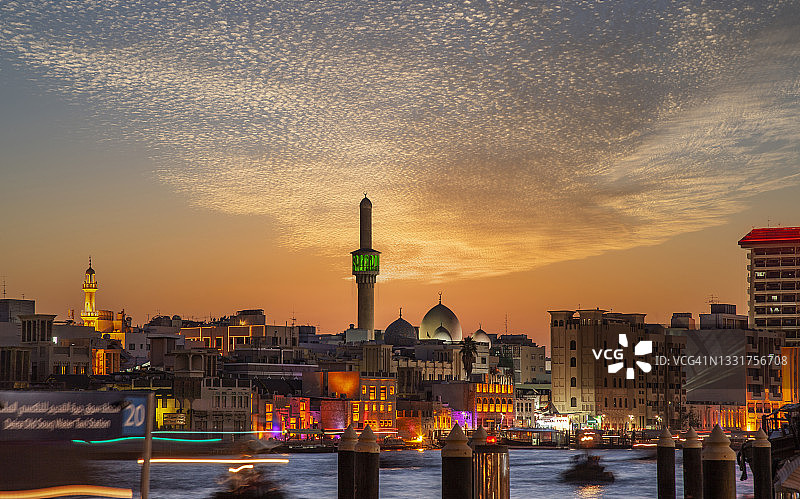 黄昏时分的旧迪拜图片素材