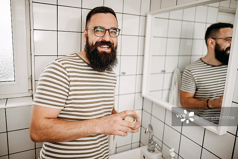 男人用发胶做发型图片素材