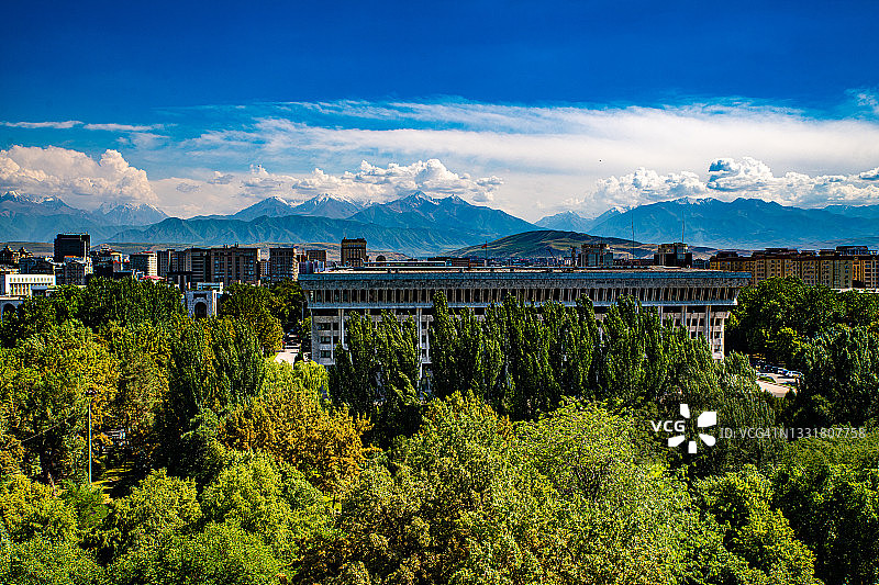 吉尔吉斯斯坦比什凯克山景图片素材