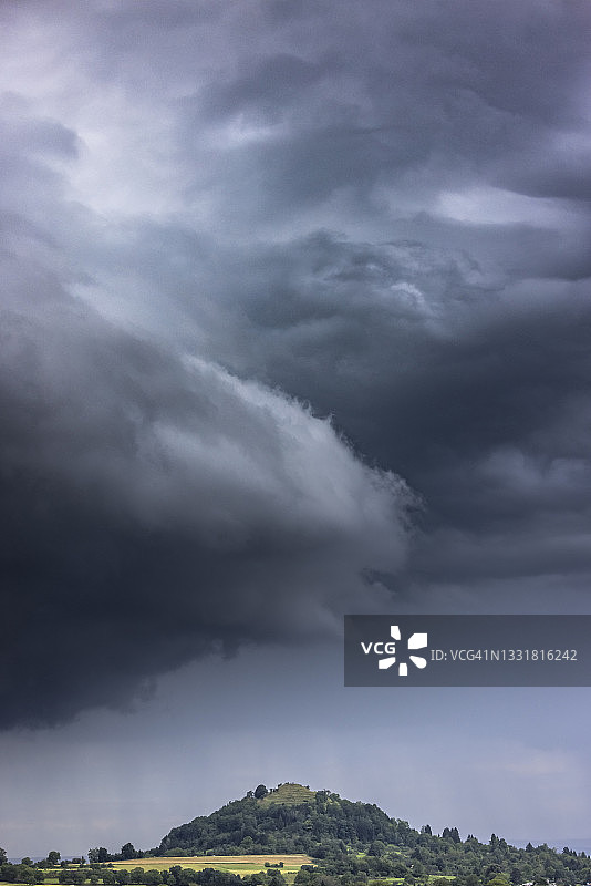 德国乔治山上的暴风云图片素材
