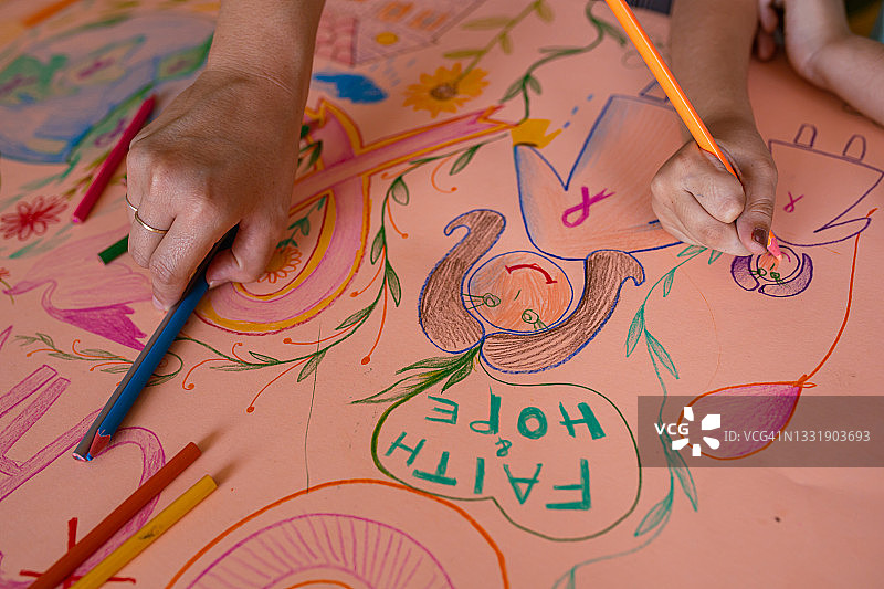 并肩作战图片素材