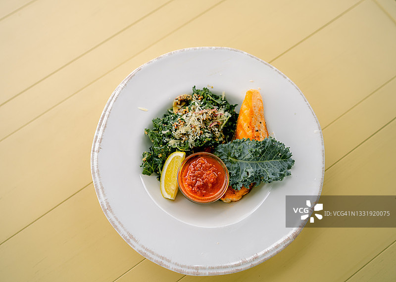 夏季素食意大利面沙拉配纯素食品图片素材