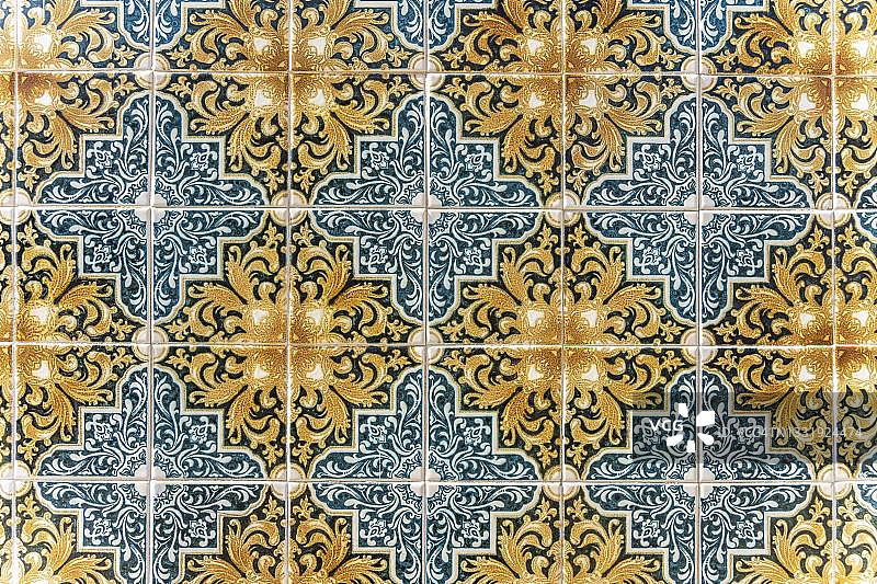 法罗老房子上的传统葡萄牙瓷砖图片素材