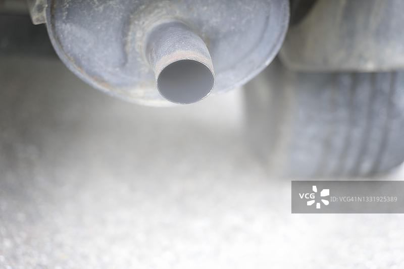 内燃机排放的尾气，德国巴登-符腾堡州图片素材