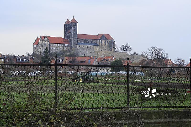 奎德林堡的城堡山和圣塞尔瓦提乌斯教堂图片素材