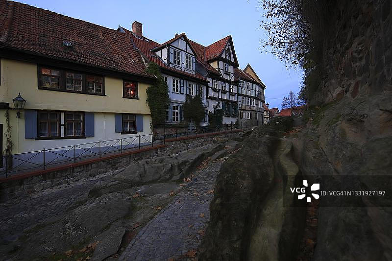 施洛斯贝格下的桁架房屋，奎德林堡，哈尔茨，萨克森-安哈尔特州，德国图片素材