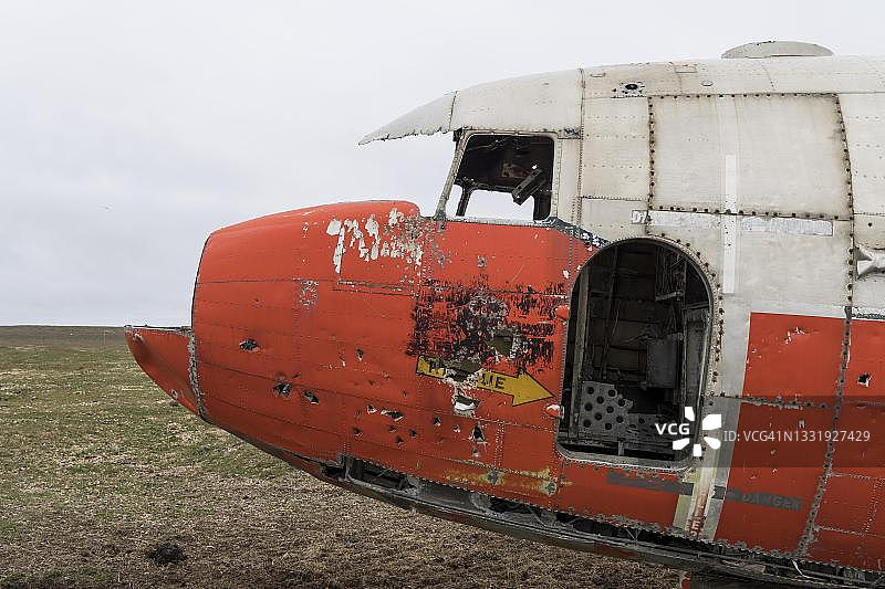 紧急迫降的美国空军道格拉斯R4D-6运输机驾驶舱，冰岛图片素材