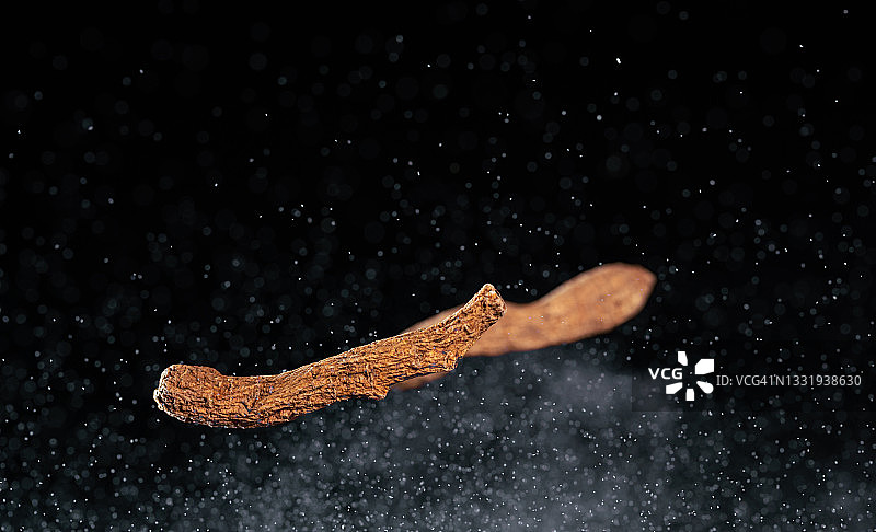 高速同步拍摄的飞行中的美国人参图片素材