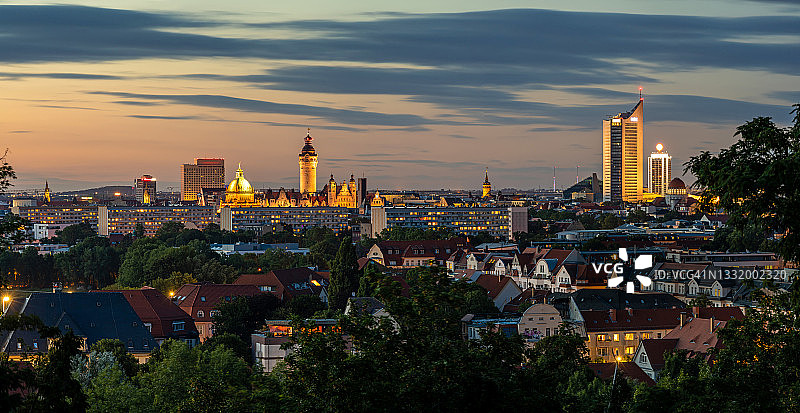 莱比锡天际线日落全景（萨克森，德国）图片素材
