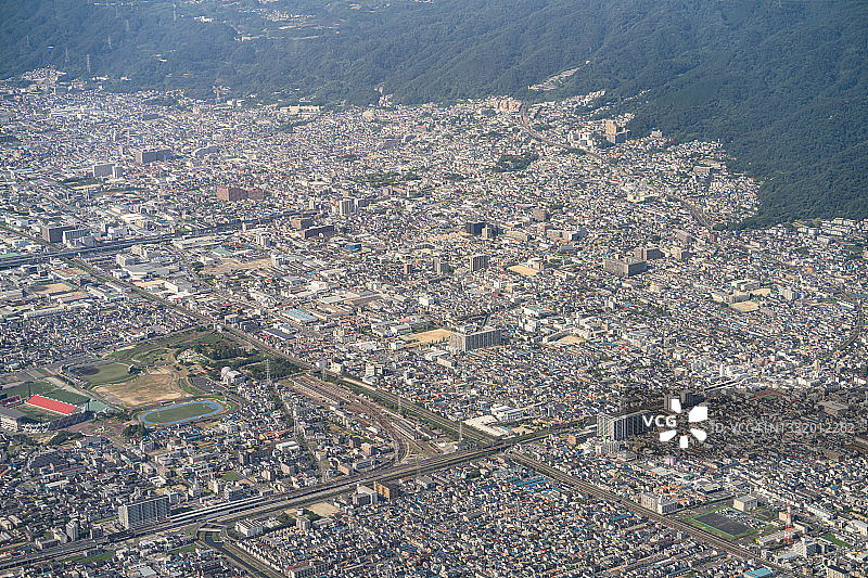 从飞机上俯瞰日本大阪府东大阪市图片素材