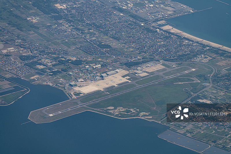 从飞机上俯瞰日本岛根县米子机场图片素材