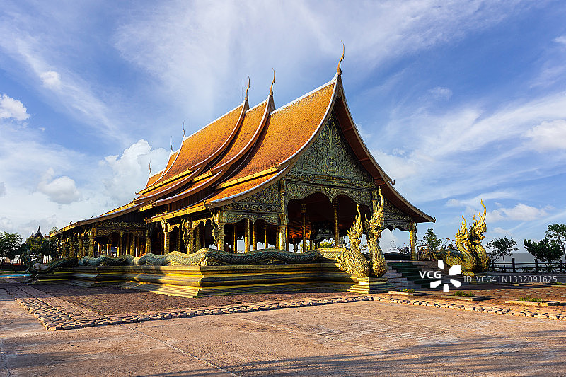 乌汶叻差他尼府西琳通瓦拉蓝寺（Wat Phu Prao）的迷人景色图片素材