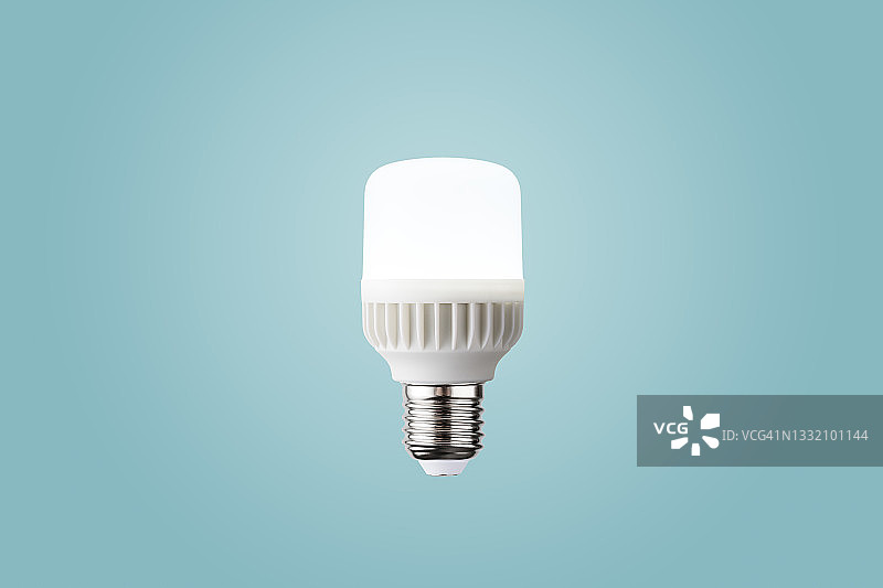 发光的LED灯泡悬浮在空中图片素材