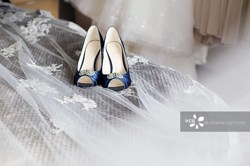 蓝色婚鞋图片素材