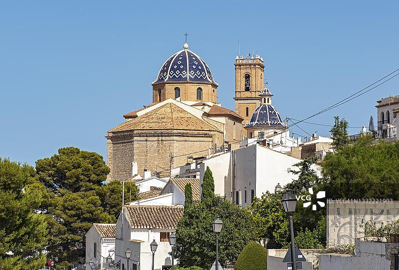西班牙阿尔特亚老城内的慰藉圣母教堂图片素材
