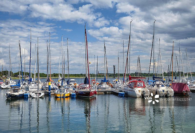 滨海贝尔恩斯坦湖、格罗瑟戈伊奇舍湖，萨克森-安哈尔特州比勒费尔德附近的戈伊奇舍图片素材