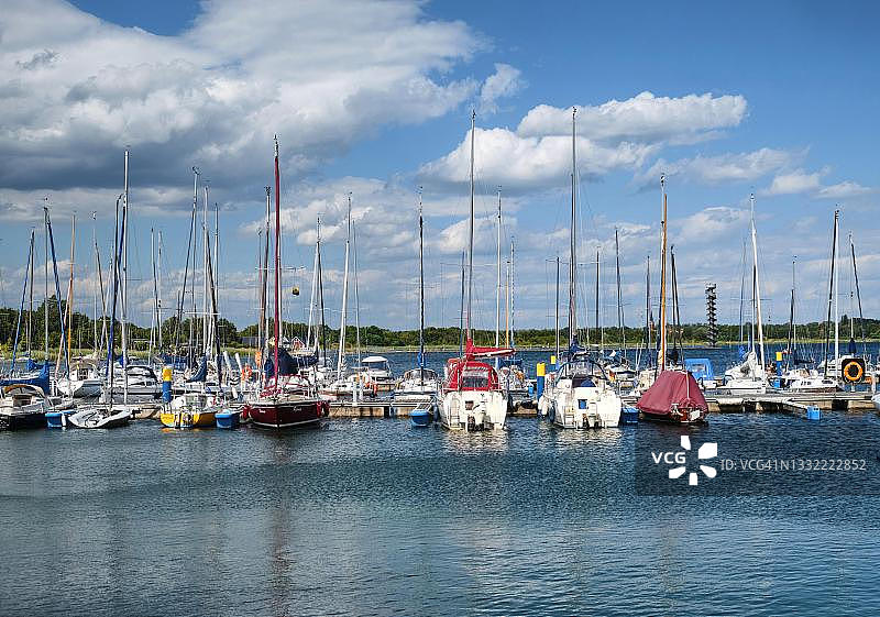 滨海贝尔恩斯坦湖、格罗瑟戈伊奇舍湖，萨克森-安哈尔特州比勒费尔德附近的戈伊奇舍图片素材