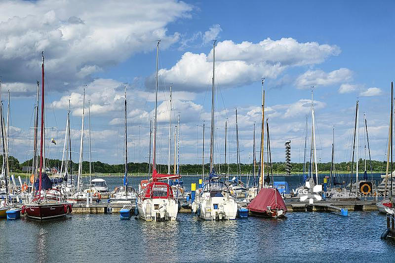 滨海贝尔恩斯坦湖、格罗瑟戈伊奇舍湖，萨克森-安哈尔特州比勒费尔德附近的戈伊奇舍图片素材