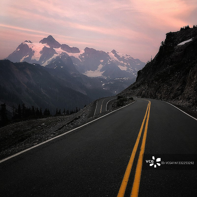 华盛顿州北喀斯喀特国家公园舒克桑山日落图片素材