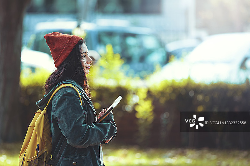 学生在公园里图片素材