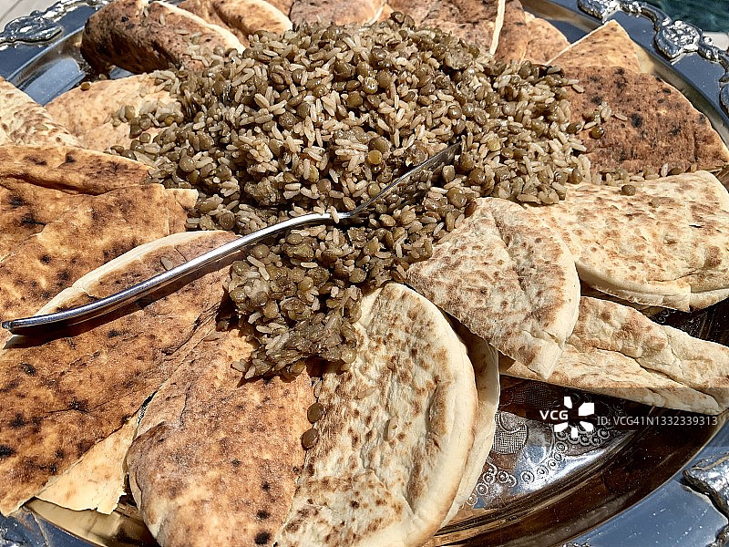 小扁豆和皮塔饼图片素材