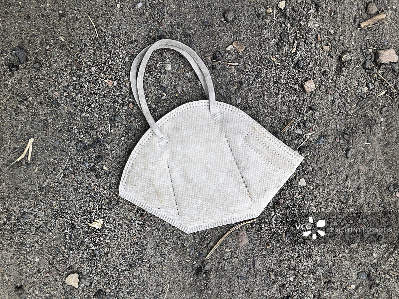 使用过的疫情防护口罩图片素材