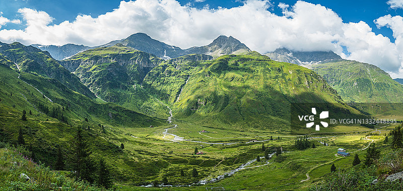 奥地利萨尔茨堡加斯泰因阿尔卑斯山谷的河流景观图片素材