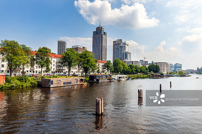 阿姆斯特丹阿姆斯特尔河畔的城市景观图片素材
