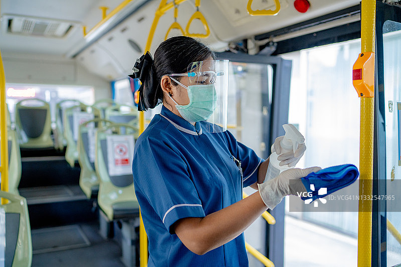 全面清洁以降低疫情期间的风险图片素材