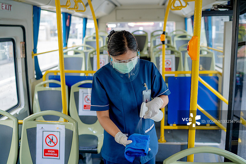 全面清洁以降低疫情期间的风险图片素材