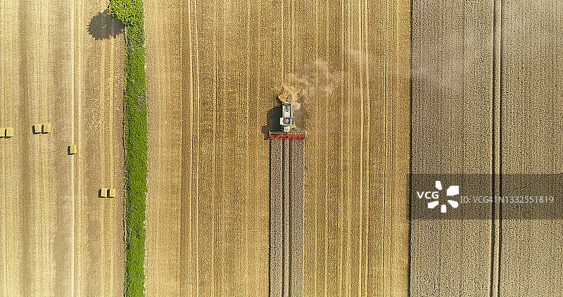 联合收割机俯视图图片素材