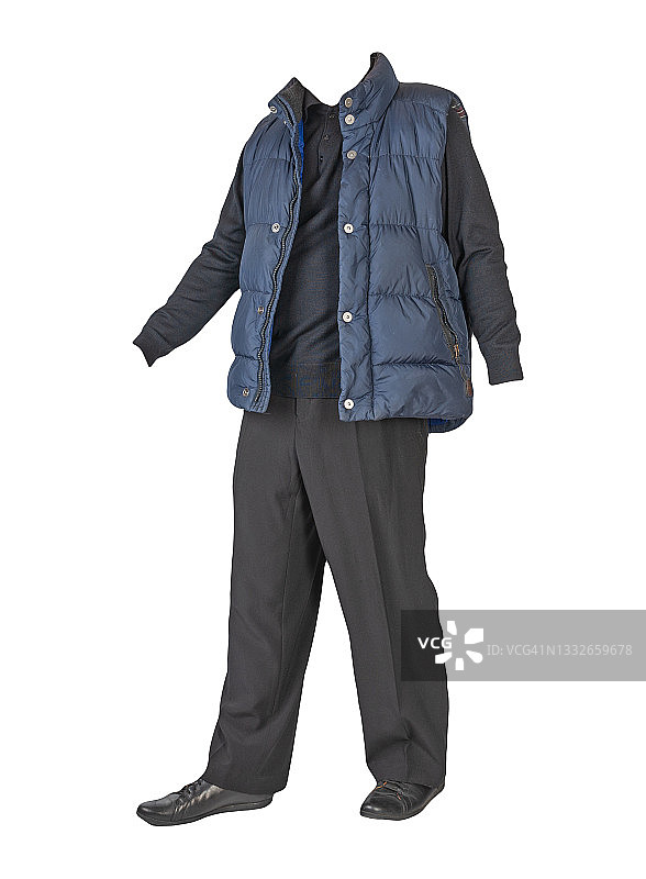 海军无袖夹克、黑色裤子、毛衣和黑色皮鞋（白色背景）图片素材