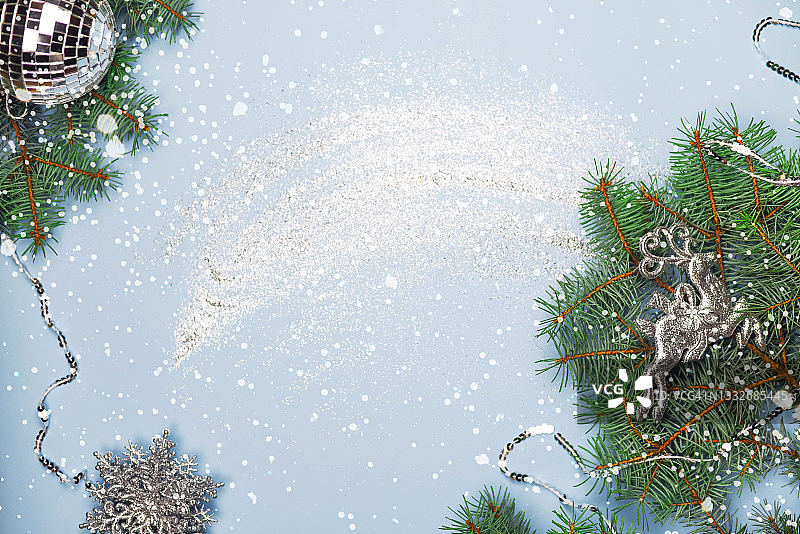 蓝色背景上的新年节日组合图片素材