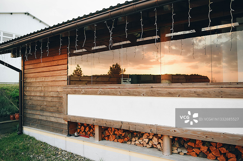 用于存放木柴的乡村谷仓图片素材