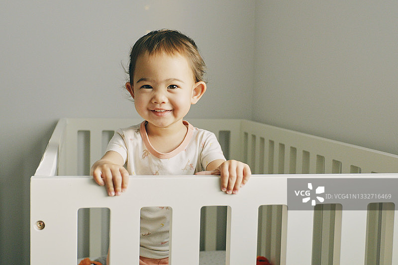 一岁女童的一天图片素材