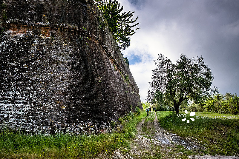 意大利佛罗伦萨圣皮耶罗-阿-谢韦之路图片素材