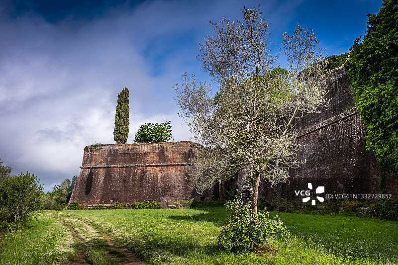 意大利佛罗伦萨圣皮耶罗-阿-谢韦之路图片素材