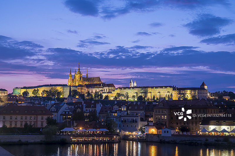捷克布拉格老城夜景图片素材