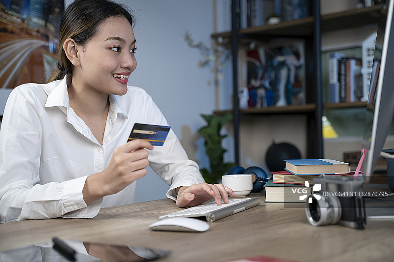 在线支付和购物概念图片素材