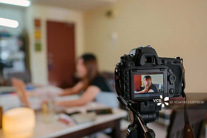 中国女教师在家上网课图片素材