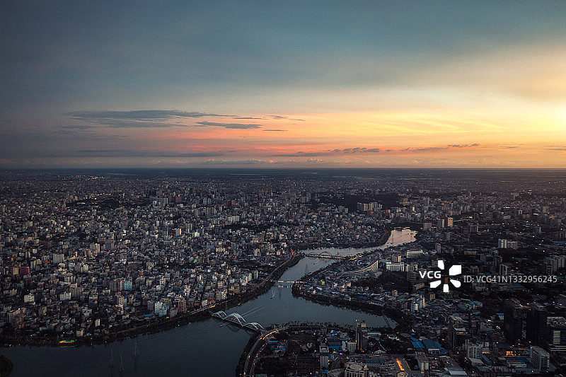 孟加拉国达卡市壮丽的日落无人机照片图片素材