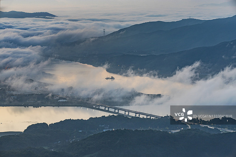 韩国南杨州市礼宾山日出景色图片素材
