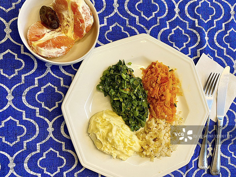 适合午餐和甜点的纯素食品图片素材