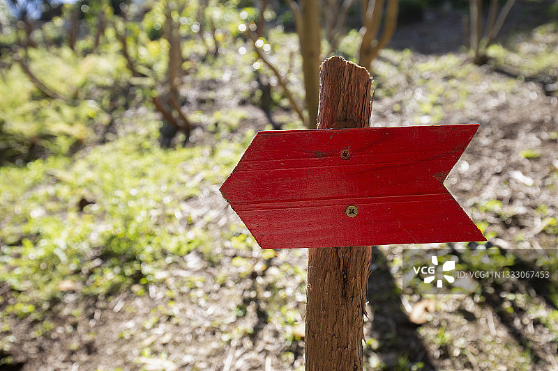 红色箭头指路图片素材