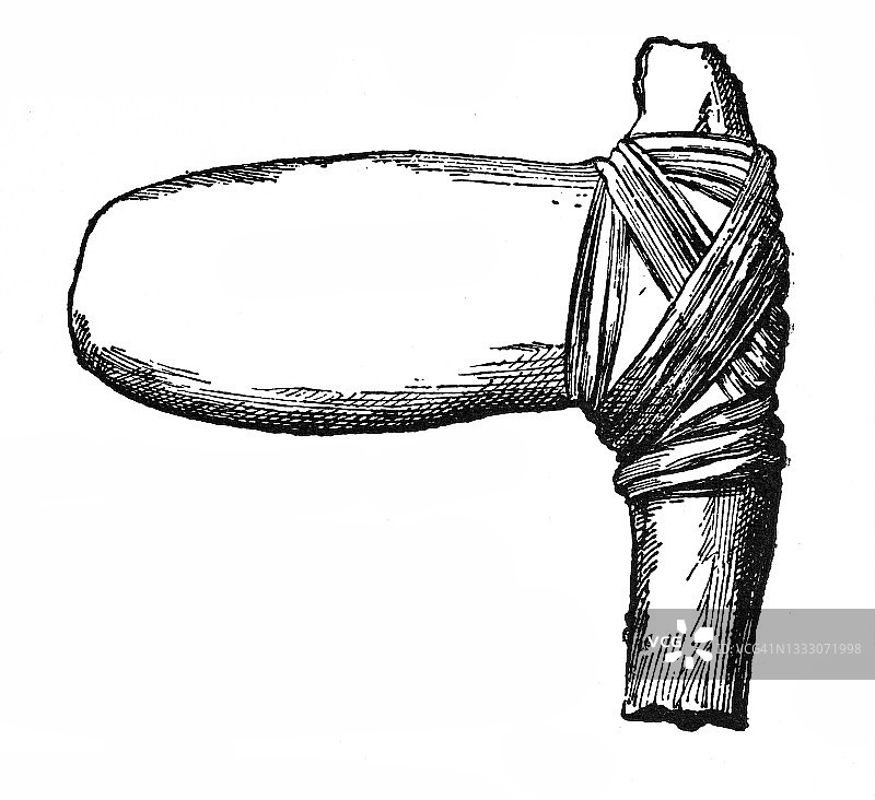 原始文化中进步元素的古老雕刻插图，新西兰人的武器——磨光的石头斧头图片素材