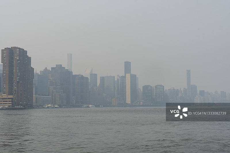 美国西部野火烟雾蔓延至纽约图片素材